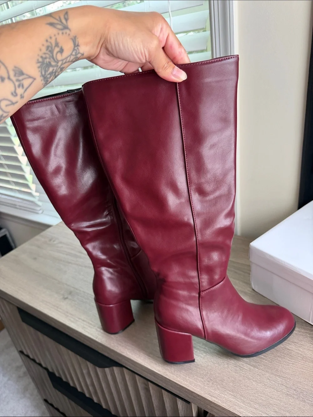 Women's Knee-High Block Heel Boots in Burgundy